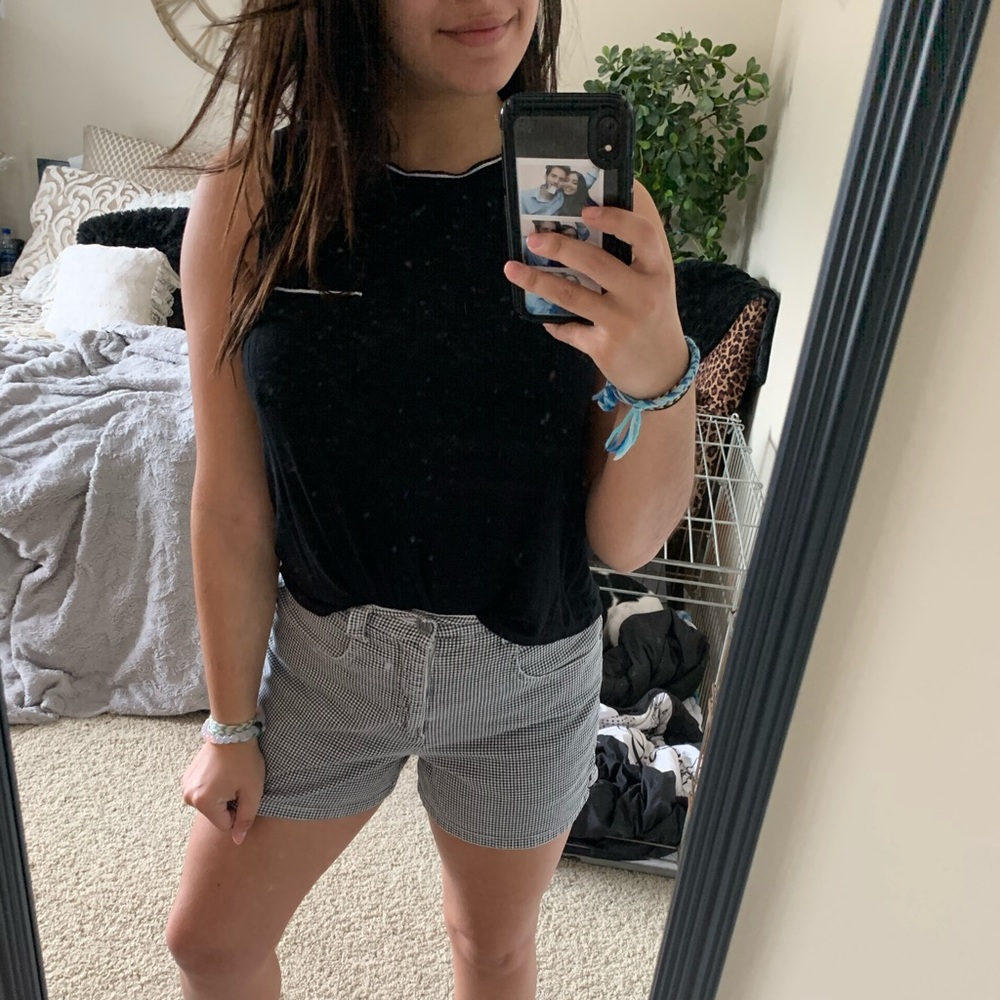 Black Tank White Detailing